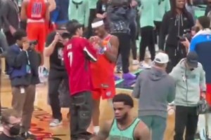 永遠(yuǎn)的好兄弟！此前黃蜂對(duì)雷霆賽后，特雷曼和雷霆前隊(duì)友們敘舊！