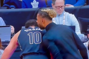 拉塞爾+本-西蒙斯！這真是一對古怪又可愛的組合