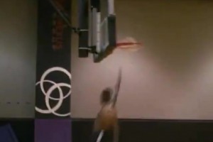 韋德忙著拍照！巔峰詹姆斯在訓(xùn)練中也如此驚為天人！