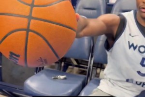 森林狼隊(duì)內(nèi)有人沒(méi)法單手抓球，猜猜是誰(shuí)？