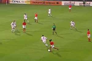 豬突猛進(jìn)！埃德加-戴維斯在荷蘭隊的一條龍奔襲破門