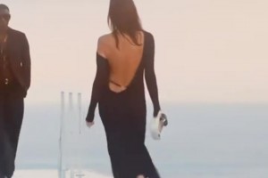 超模級別！C羅前女友伊蓮娜參加秀場，身材窈窕引人注目??