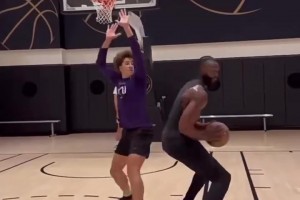 普通人防守杰倫布朗是種什么體驗？杰倫根本沒法力啊~