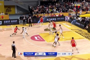 比博班還高1厘米！2米25的劉傳興在籃下站帽2米24的博班！