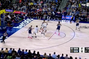 好起來了？本-西蒙斯夢回巔峰，快攻上演雙手背扣！