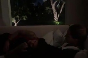 旺達(dá)學(xué)著點(diǎn)！伊卡爾迪新女友撫摸伊卡爾迪的額頭??