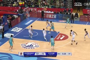 ??炸裂，這距離比麥迪還遠！楊瀚森出其不意上演超夸張自拋自扣