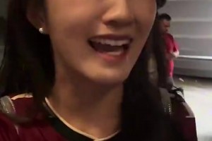 女網(wǎng)紅拒絕男球迷要聯(lián)系方式，事后發(fā)現(xiàn)對(duì)方竟是C羅好友？！??