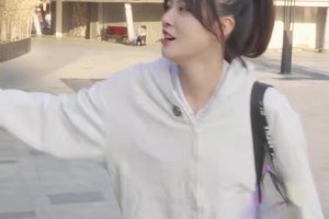 全都要？你喜歡的是黑色皇馬女球迷，還是這個(gè)白色皇馬女球迷??