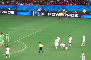 精湛的演技！經(jīng)典名場(chǎng)面：德國(guó)隊(duì)別具一格的任意球戰(zhàn)術(shù)！