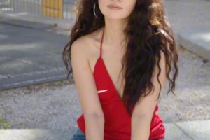 足球美女博主祁芮這葡萄牙球衣……看著很有國外的風(fēng)格啊