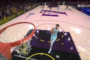 ??視覺沖擊！文班亞馬空中漫步大風(fēng)車暴扣技驚四座