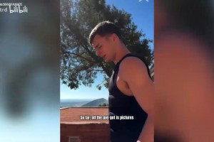 小鳥依人！文班和老詹站一起，高出一整個(gè)頭