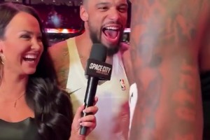 杰倫-格林在賽后采訪 狄龍突然殺出來大喊大叫????