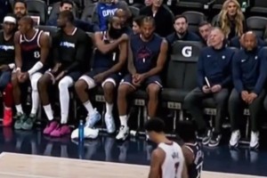 登哥不僅要在場上帶動(dòng)隊(duì)友，還要在場下帶給隊(duì)友快樂??