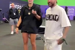 薩巴倫卡此前遇到內(nèi)馬爾秒變小女人??這該死的甜美