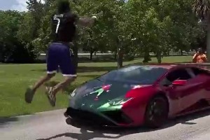 奧運冠軍頒獎現(xiàn)場模仿C羅慶祝，現(xiàn)場一起Siuuuuu~??