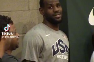 都相當青澀！詹姆斯和歐文一起去看15歲的布克打球