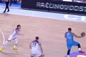 東契奇背后長眼的藝術(shù)傳球！斯洛文尼亞這次進(jìn)攻太寫意了！