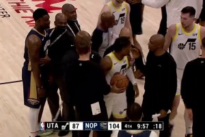 火藥味十足！錫安炸裂隔扣??回頭阿爾瓦拉多怒推科利爾爆發(fā)沖突