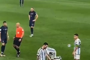 我的老大哥！姆巴佩和梅西這個(gè)瞬間真是世界名畫(huà)！