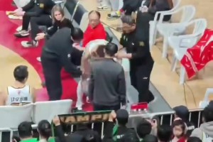 發(fā)生了什么？趙繼偉與浙江比賽期間情緒非常激動，幸好被拉住了