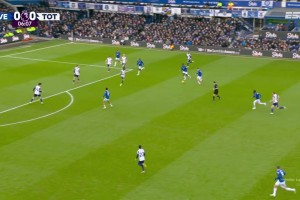 勢大力沉！姆巴佩外圍突施冷箭，拉斯帕爾馬斯門將飛身撲出