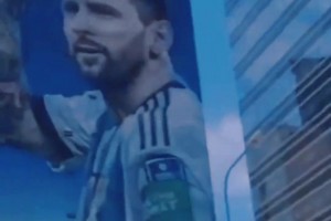 甲亢哥在阿根廷看到梅西大海報(bào)：我才來(lái)兩分鐘就看到梅西??