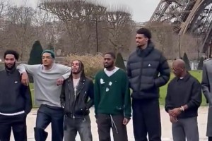 馬刺在埃菲爾鐵塔拍全家福，文班旁邊怎么站了個小孩子？