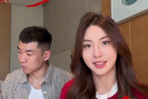 人美歌也甜！高詩巖攜妻子唱《新年好》送給吧友們??????