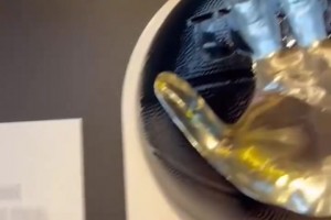 小卡這也太恐怖了！NBA球星的手和普通人的手的對比！