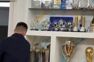 別讓凱恩看見(jiàn)??！勞塔羅的獎(jiǎng)杯室是不是可以秒殺99%%球員