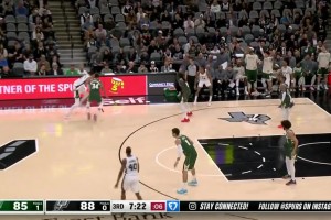 你啥時候能上來和我打一場？約基奇賽后和恩比德?lián)肀?，聊得很開心