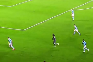 世界名畫！梅西C羅之間的“一眼萬(wàn)年”！