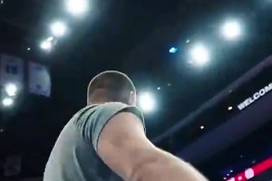 扣籃大賽熱身？約基奇大墊步?jīng)_擊籃筐，迎著兩人暴扣??