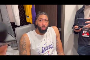 早期記者采訪AD暗示他可能被交易，AD：好像我馬上被交易一樣