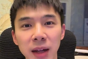 看來2K上的獨(dú)行俠總經(jīng)理腦子沒進(jìn)水，知道東契奇是不能交易的