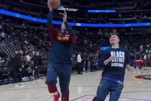 肉彈沖擊！260斤約基奇賽前狂奔的樣子你怕了嗎??????