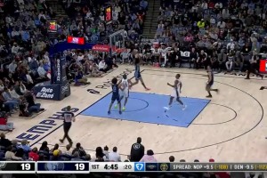 十佳球變五大囧??莫蘭特沒(méi)想到對(duì)手放空籃 秀折疊上籃被筐帽了