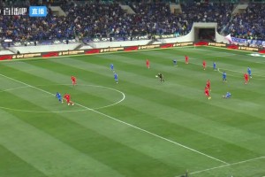 啊這??...申花反擊未過半場，邊裁卻舉旗示意越位