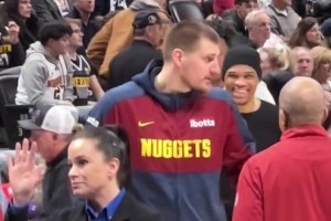 臉上的笑容就沒停下來過！威少和約基奇相處得真的非常愉快~