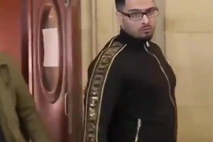 ??美媒調(diào)侃：這是克內(nèi)克特從黃蜂回到湖人更衣室時(shí)的樣子……