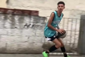 真有點(diǎn)像！外網(wǎng)網(wǎng)友惡搞模仿三球打球！