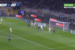 國米領(lǐng)先！恰爾汗奧盧角球開出，勞塔羅前點(diǎn)干擾造成對方烏龍