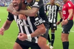 還是強(qiáng)啊！38歲上港名宿胡爾克雙響，助米內(nèi)羅競(jìng)技2-0克魯塞羅