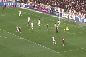 致命失誤！李帥禁區(qū)冒頂失誤，武藤嘉紀(jì)冷靜抽射得手