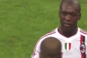 逃過(guò)一劫啊！佐佐木大樹(shù)頭球破門(mén)，VAR回看越位在先無(wú)效