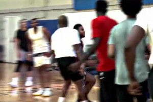 這身體素質(zhì)太生猛了！西蒙斯會(huì)在快船扮演什么角色呢？