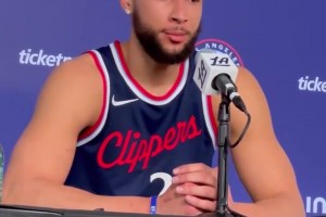 西蒙斯：和哈登當(dāng)隊(duì)友太棒了！我們只想暴揍對(duì)面，這樣才能進(jìn)步！