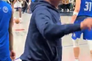 獨(dú)行俠球迷大喊“炒掉尼克” 庫(kù)班站起來(lái)怒噴：坐下??閉嘴！